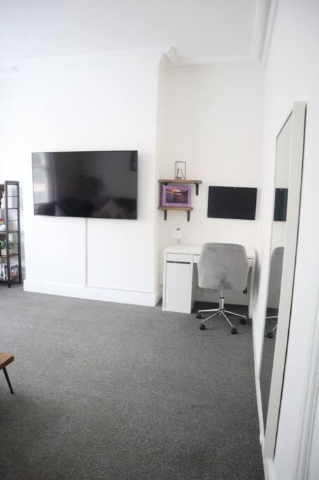 Spacious 1 Bedroom Apartment Лестер Экстерьер фото